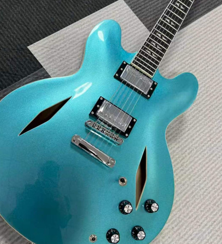 Chitarra elettrica semivuota
