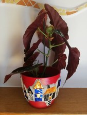 Portavaso moderno rosso con case. Mosaico di vetro, multicolor, vivace, handmade