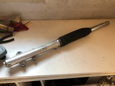 UN TUBE DE FOURCHE POUR MOTO