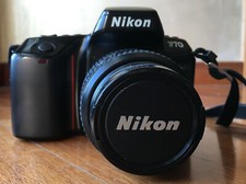 Fotocamera Reflex Nikon F70 obiettivo Nikkor 35-80 e altri accessori