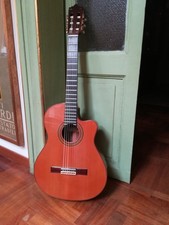 Ramirez chitarra elettrica acustica, color marroncino, particolari interno.