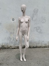 Manichino donna figura intera H 188 cm (74 in) base in vetro vetrina negozio