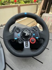 Volante e pedaliera Logitech