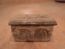 Vecchia cassa tombale in