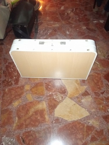 Vecchio tavolino con sedie - vecchio,
