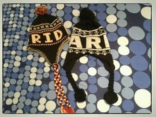 Berretti neri in lana e pile con pon pon