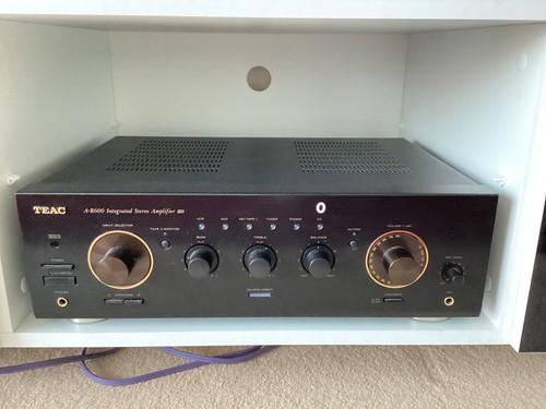 Amplificatore stereo integrato