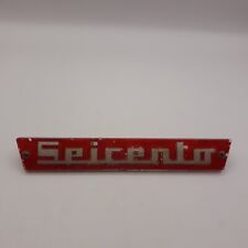 Scritta fregio targhetta badge emblema Fiat Seicento rossa per Fiat 600 D epoca.