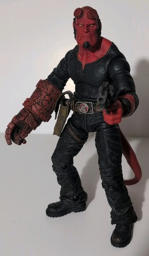 Mezco toys 2004 hellboy - mezco, 7”