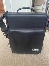 Custodia cd UDG DJ contiene