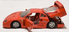 Burago Ferrari F 40 (1987). Scala 1/24, 3 aperture funzionanti. Ottime cond.