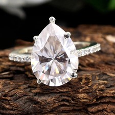 Anello con diamanti bianchi