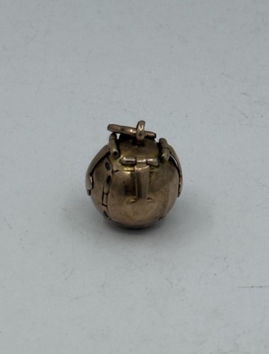 Antico ciondolo croce sfera