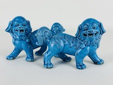 Coppia Statue Orientali “Cani Foo” In Porcellana Smaltata Blu Cina Epoca XX Sec.