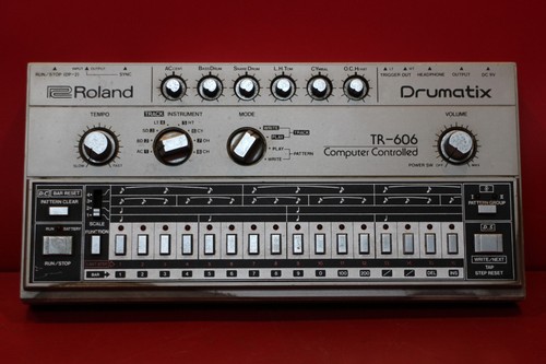 Roland 606 drum machine - drum,