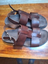 sandali uomo in pelle di cuoio finemente lavorati artigianalmente in Italia 