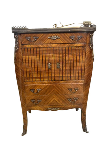 Antico mobiletto francese