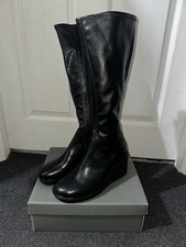 Stivali in pelle con zeppa al