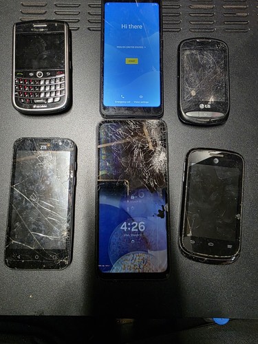 Lotto telefoni per ricambi - , o