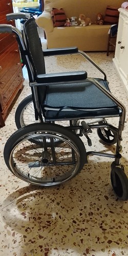 Carrozzina per disabili - carrozzina,