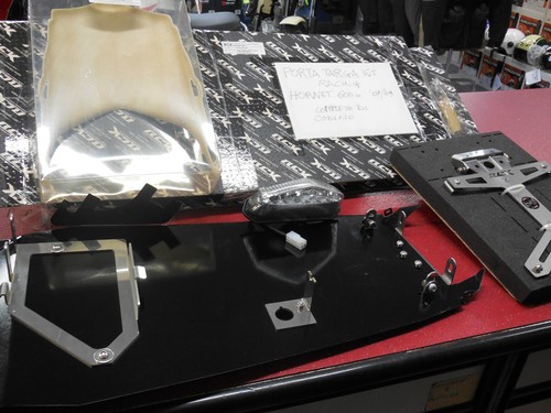 Kit portatarga racing hornet - kit,