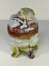 Bonbonnière en opaline décor