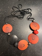 Collana disco resina rossa e