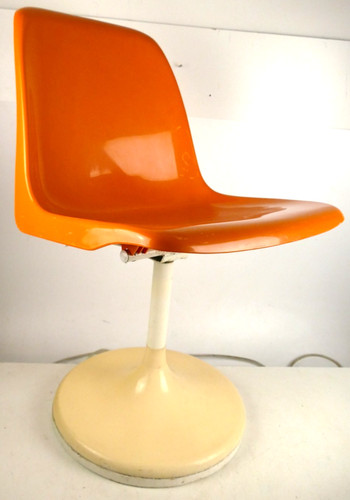 Sedia arancione tulipano