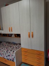 Cameretta bambini 2 letti, 2 armadi, cassetti, scala spostabile. Bianca arancio