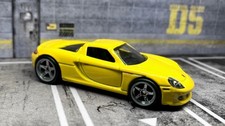 Porsche Carrera GT gialla