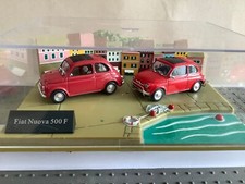 ✅ Diorama Die-Cast Universal Hobbies 1:43 Set di 2 Fiat 500 Nuova F (FY21-18S1/4)