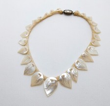 Collana girocollo vintage anni 60 in madreperla