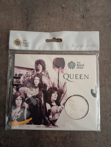 Moneta queen royal mint - £5,