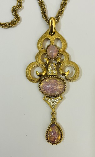 Vintage trifari rosa pendente - vintage,
