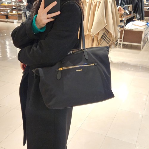 Nuovo burberry large nylon - large,
