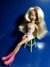 "WINX" Bambola "FLORA" " Magic Shopping" , 2005, altezza 32 cm.