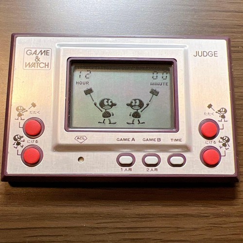 Nintendo game watch - &,