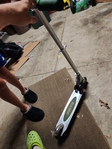 Green razor scooter - green,