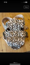 Marsupio neonato Bjorn mini stampa leopardata beige neonato a bambino