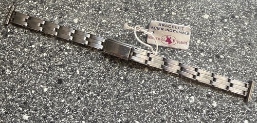 Bracciale elastico rivettato