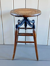 Antico sgabello da disegno