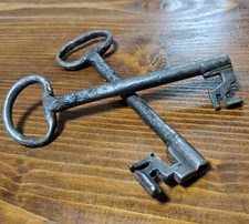 LOTTO DI 2 BELLISSIME CHIAVI