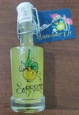 Bottiglietta di liquore il