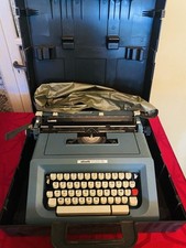 MACCHINA PER SCRIVERE OLIVETTI