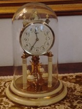 OROLOGIO DA TAVOLO CON PENDOLO A TORSIONE E CAMPANA DI VETRO