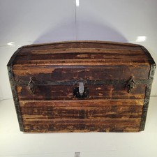 Antico baule a vapore con