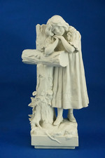 LIMOGES Enorme scultura Biscuit porcellana bambina prega su croce 1900 Liberty