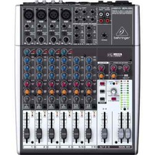 BEHRINGER XENYX 1204USB mixer