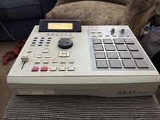 Akai MPC 2000 XL