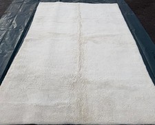 UN VECCHIO TAPPETO ORIENTALE